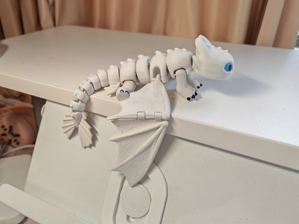 How to Train Your Dragon, Toothless Light Fury hinged articulated dragon