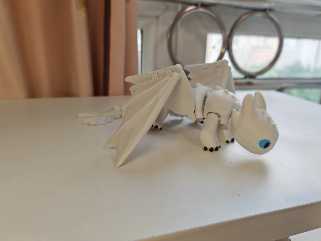How to Train Your Dragon, Toothless Light Fury hinged articulated dragon